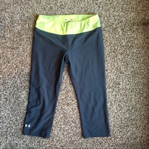 Under Armour heat gear gray capri leggings; small